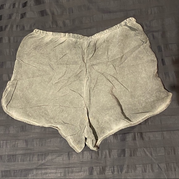 TNA Shorts - Picture 2 of 5